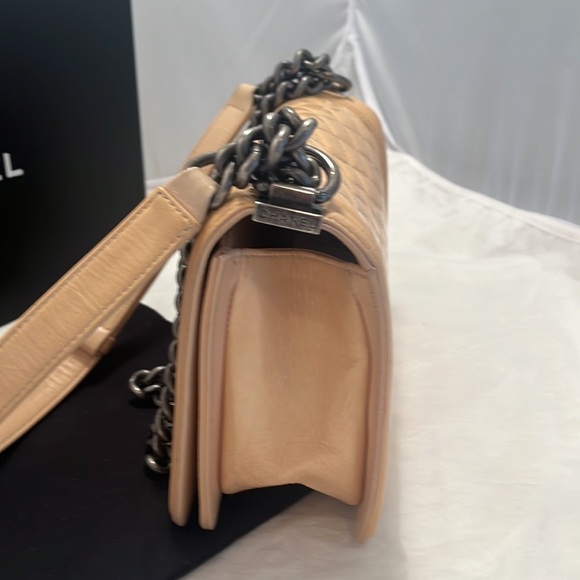 CHANEL Le Boy Medium Shoulder Bag - Picture 6 of 15